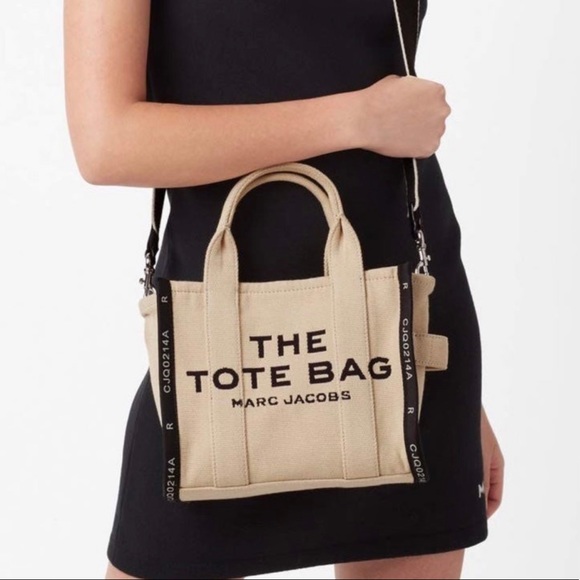 Trendy Marc Jacobs tote bag in the mini size. It's used but in good condition. - Picture 7 of 8